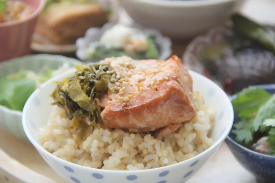 大人の贅沢時間『焼きサーモンと高菜漬けの冷やし玄米茶漬け』【公式】料理研究家　指宿さゆり|【公式】料理研究家　指宿さゆり≫ｽﾀｼﾞｵ（ｽﾀｯﾌ運営）さん