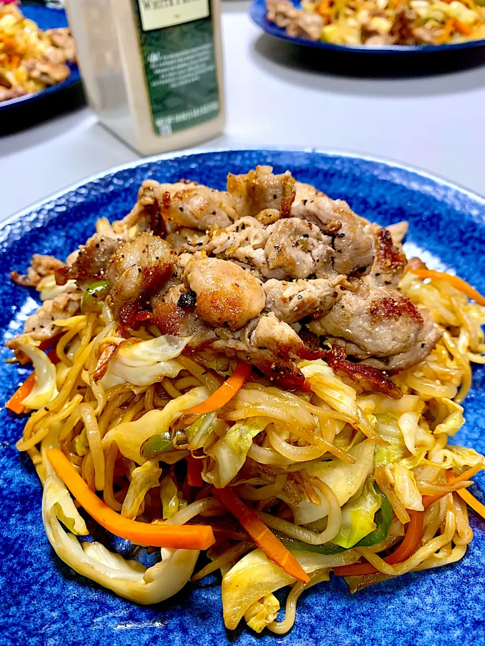 Sliced and Lightly Smoked Pork Butt Lo Mein|gonbenさん