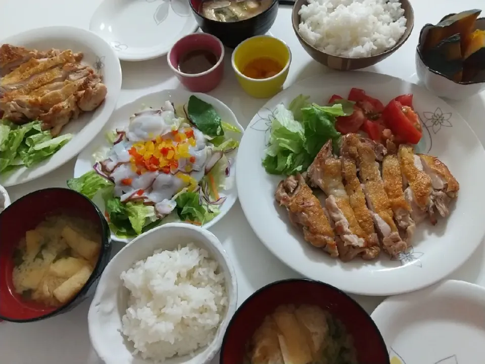 夕食(*^^*)
パリパリチキン&サラダ🥗
タコのカルパッチョ
かぼちゃの煮物
お味噌汁(ほうれん草、油揚げ)|プリン☆さん