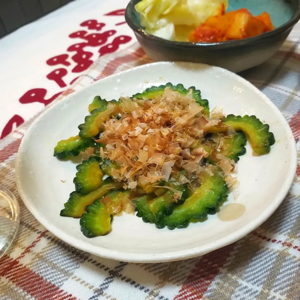 ゴーヤはこう食べる
ごま油と醤油で炒める！|keeijnsさん