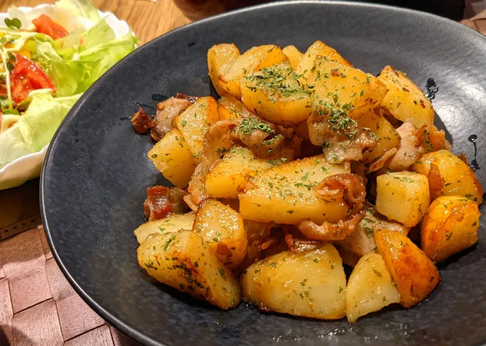 醤油バターの豚バラ肉のジャーマンチーズポテト|まみさん