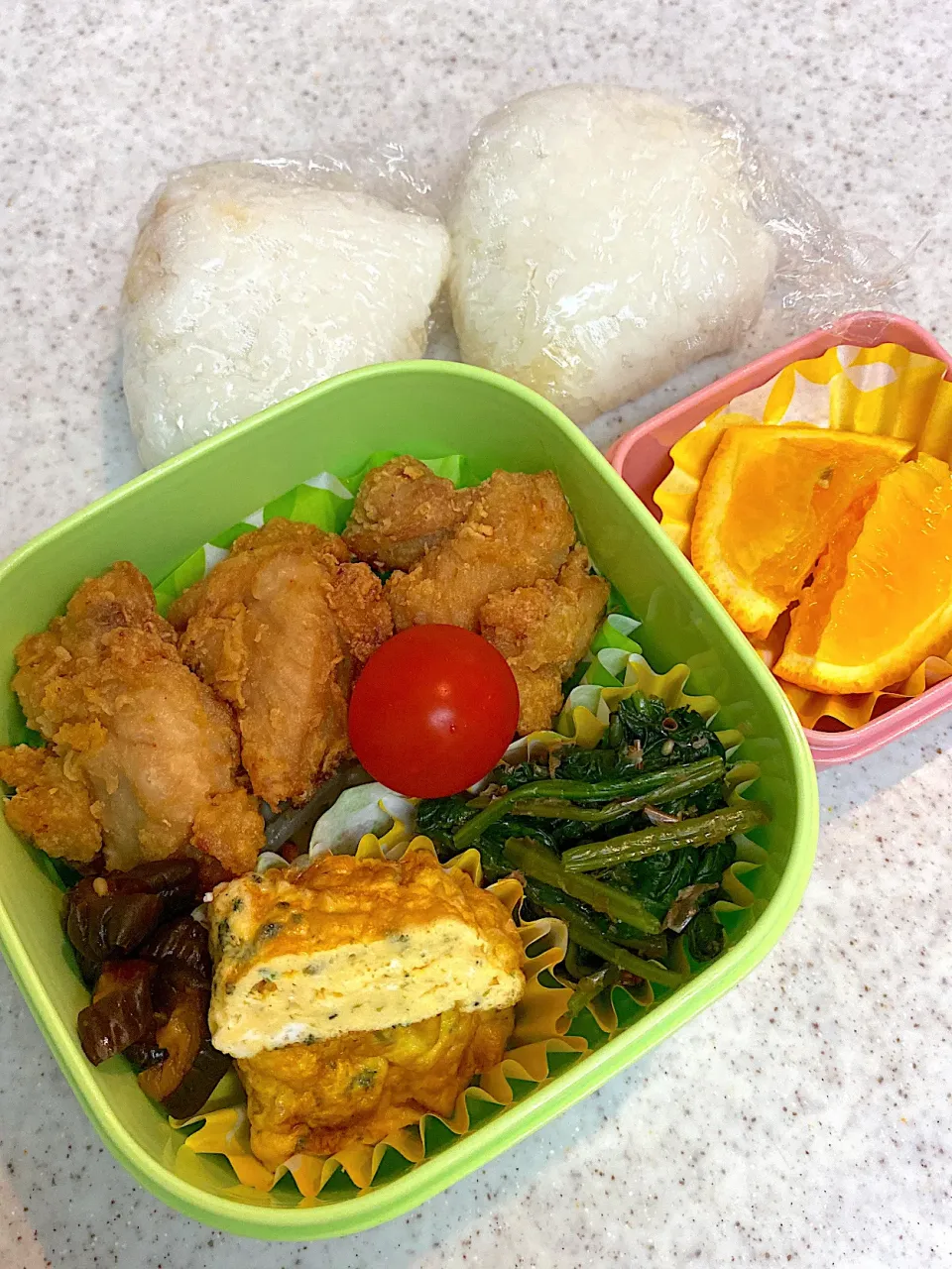 Snapdishの料理写真:唐揚げandおにぎり　弁当|asumamaさん