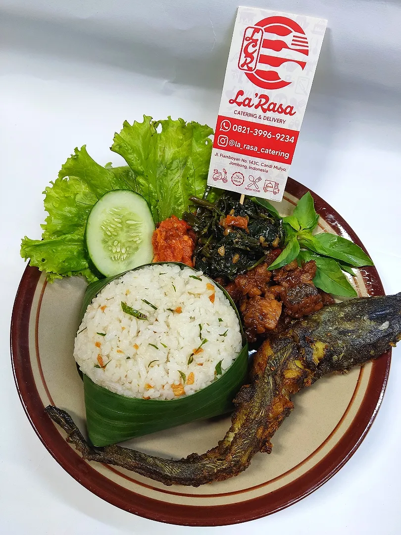 nasi daun jeruk lele goreng|Vicky Hamraniさん