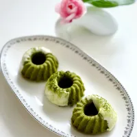 Snapdishの料理写真:White chocolate coated matcha financier