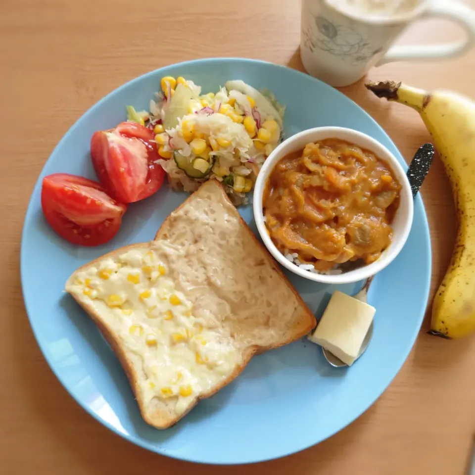 【昼ごはん】
トーストとカレーのワンプレート|Rie*さん