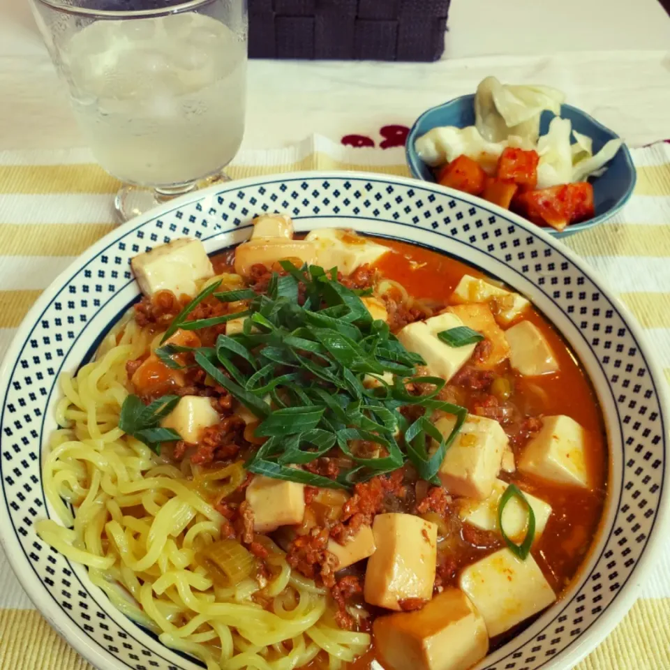 Snapdishの料理写真:休日ランチ
麻婆麺|keeijnsさん