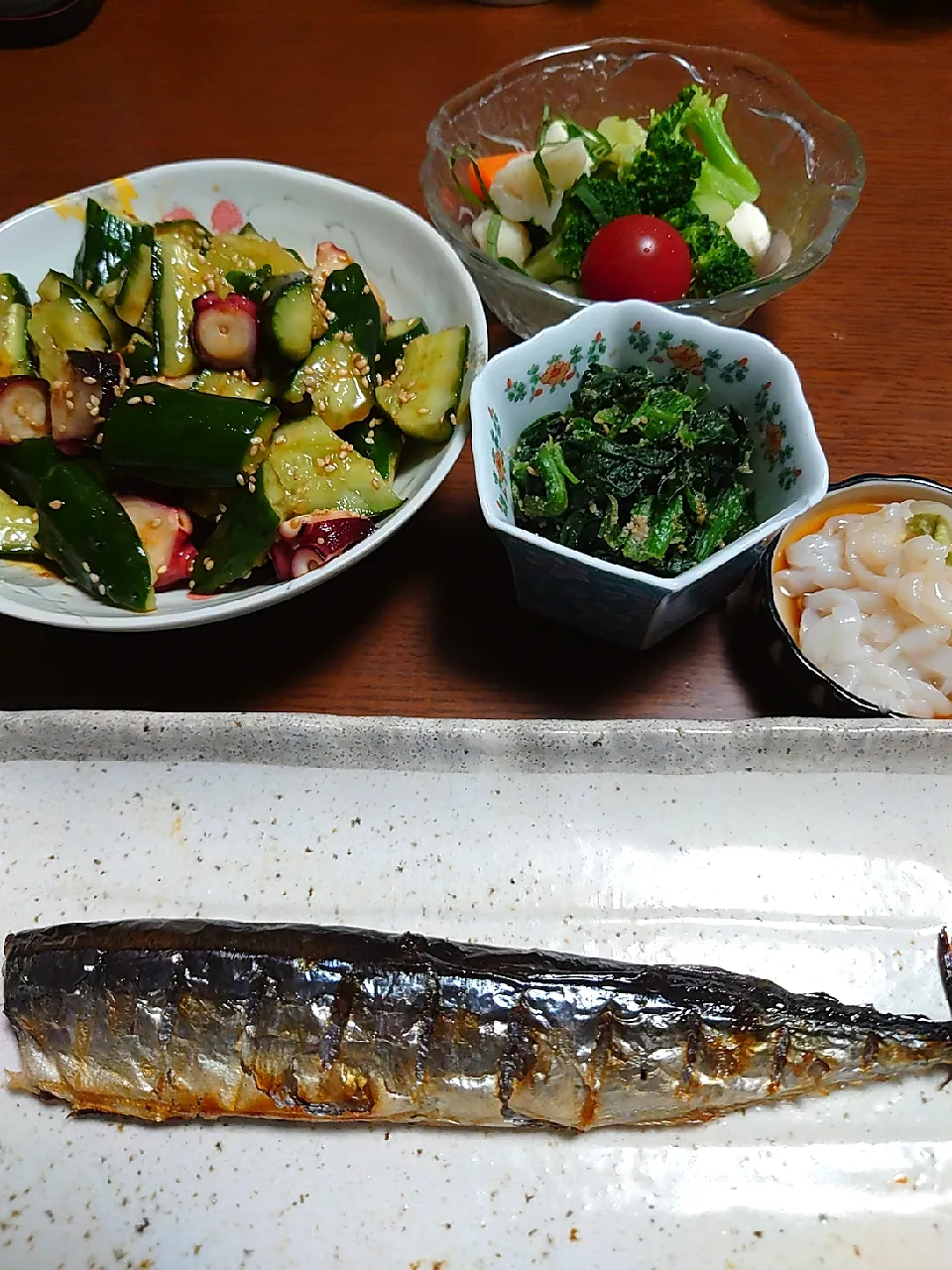 さんま
イカソーメン
ほうれん草胡麻和え
キュウリとタコの中華和え
サラダ|ぱやさん