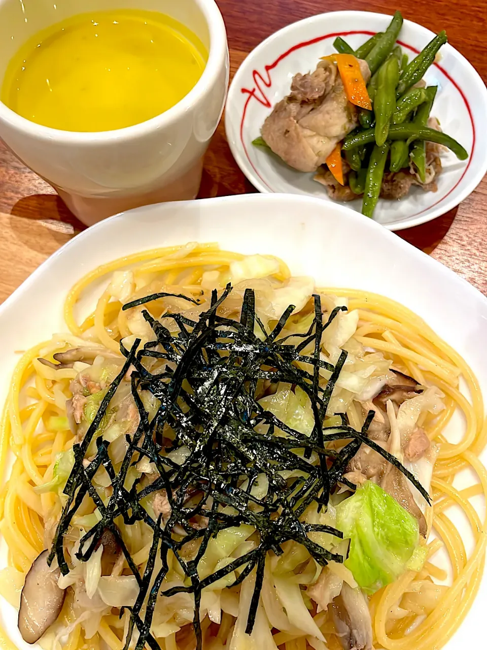 キャベツとツナの和風パスタ　カボチャスープ　残り物|とゆあさん