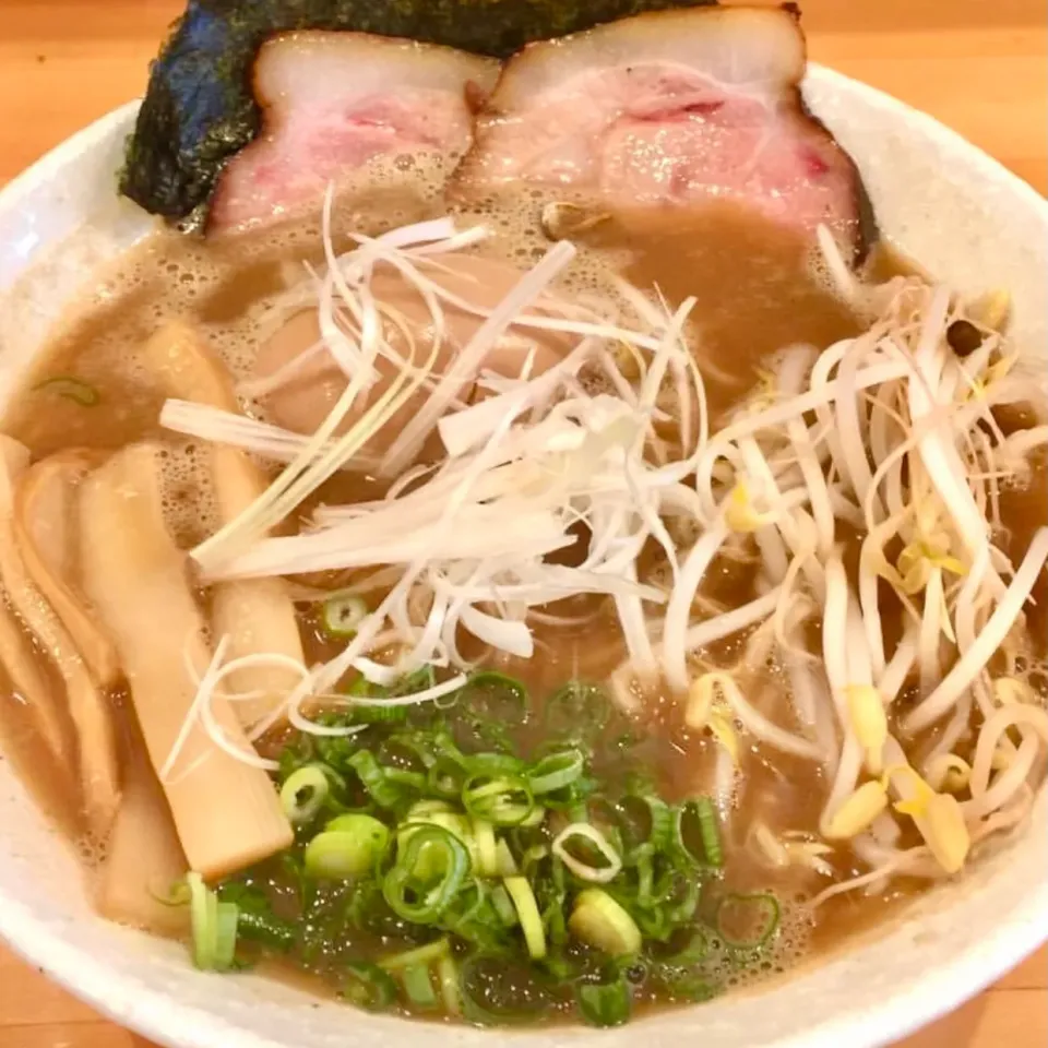 Snapdishの料理写真:今夜の〆は煮干しラーメン(外ごはん)|ばくあんしゃさん