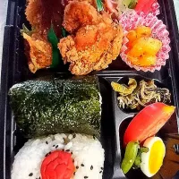 Snapdishの料理写真:おにぎり弁当290円でーす🥺|あっこさん