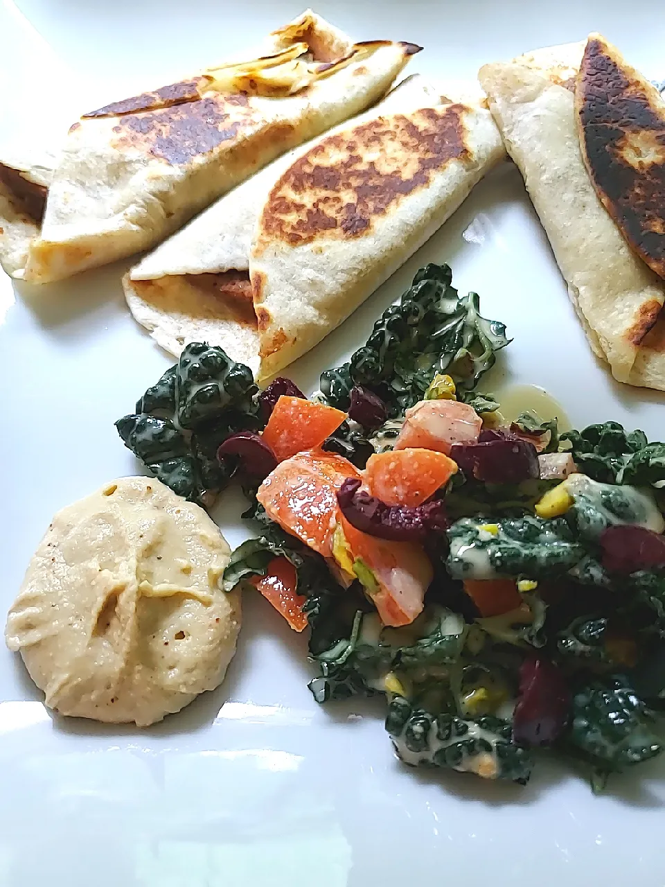 Kale Tomato Salad w Hummus n Fried Bean Taco|Ashさん