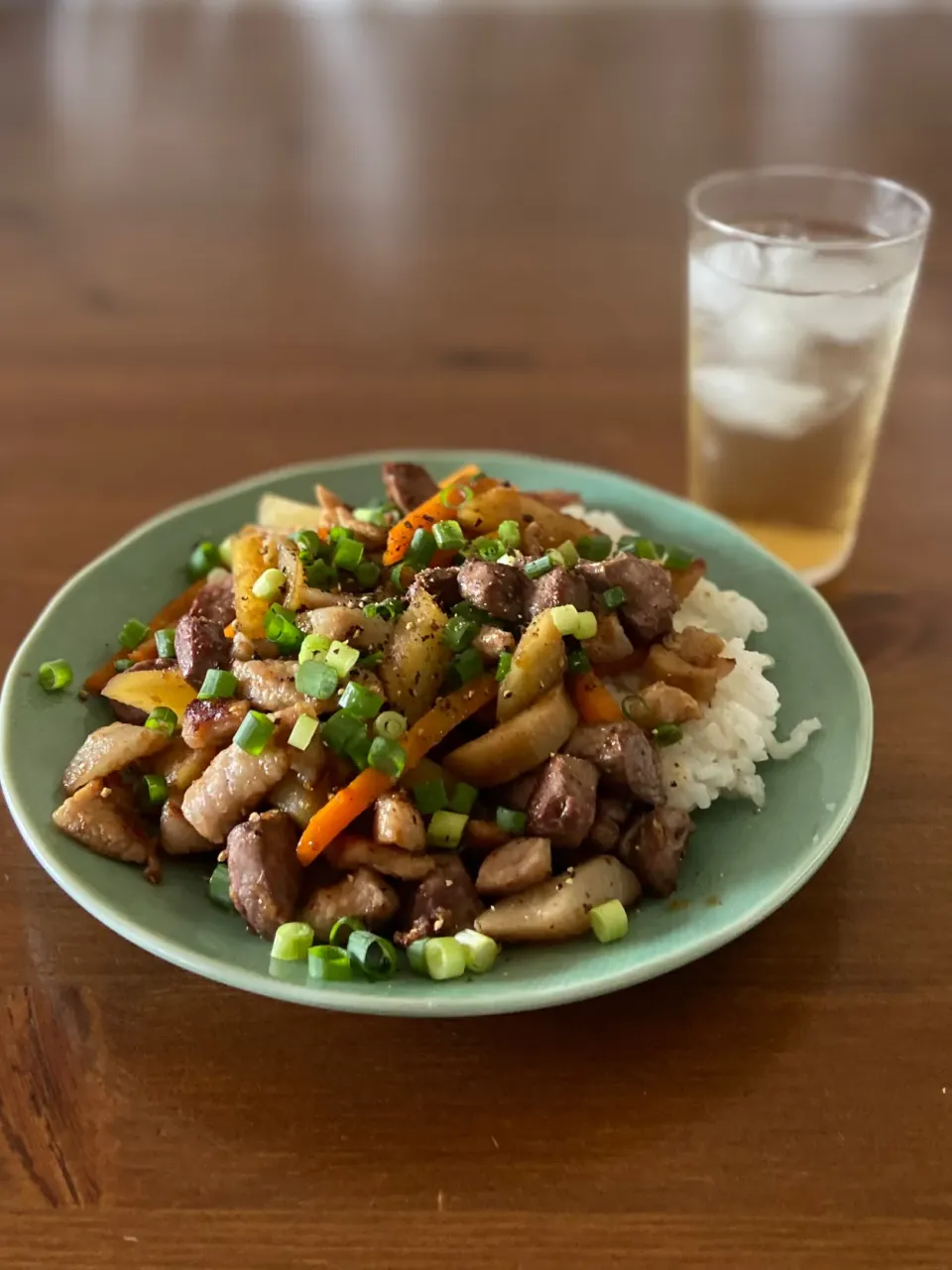 7/3の昼食　ホルモン野菜炒め丼|yoneさん