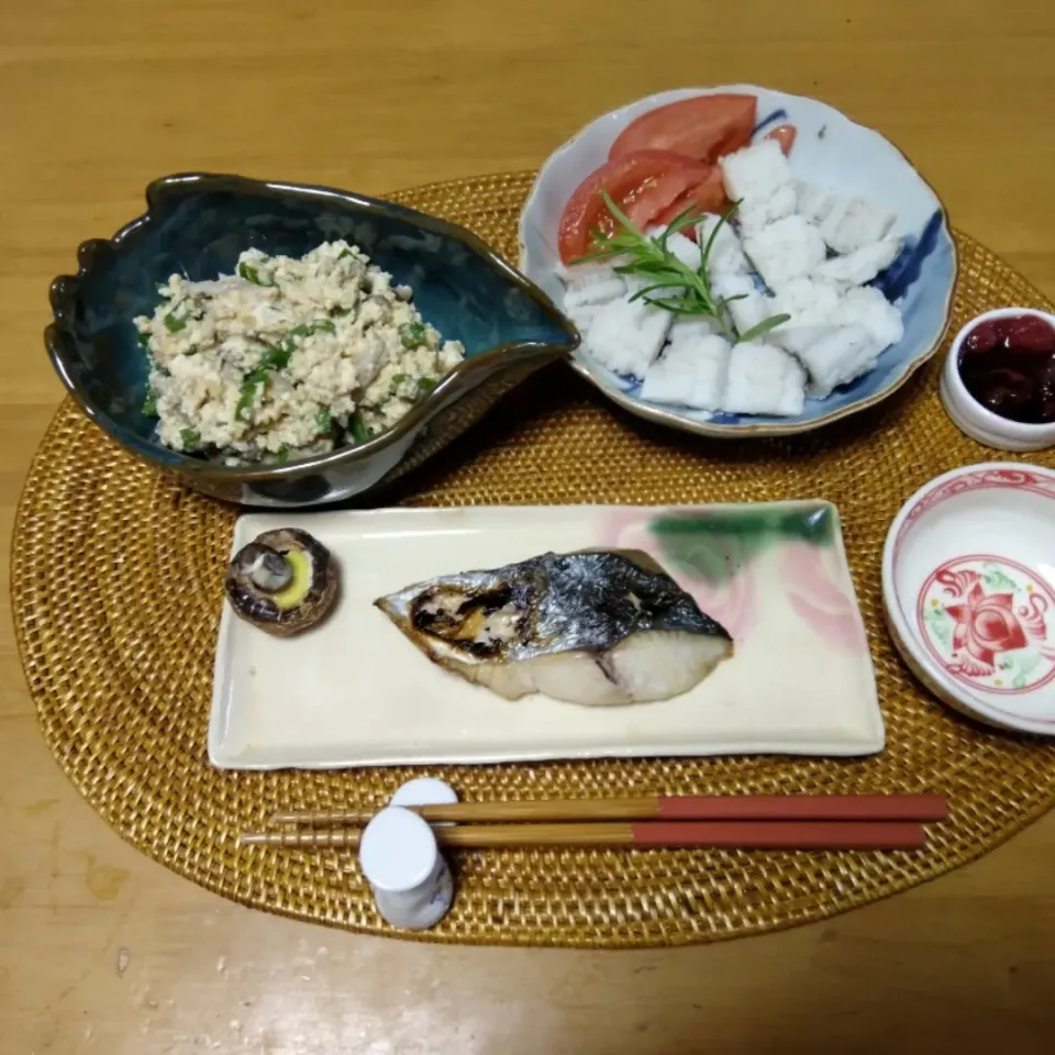 2022.7.1

鰆の塩焼き
鱧湯引き
白和え  ズッキ―ニ  赤ピーマン|tamikichiさん