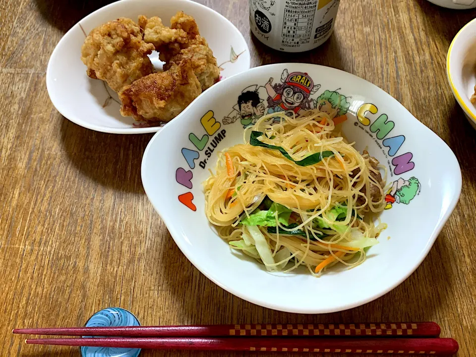 Snapdishの料理写真:野菜たっぷりビーフン・唐揚げ|ちびろ菌さん