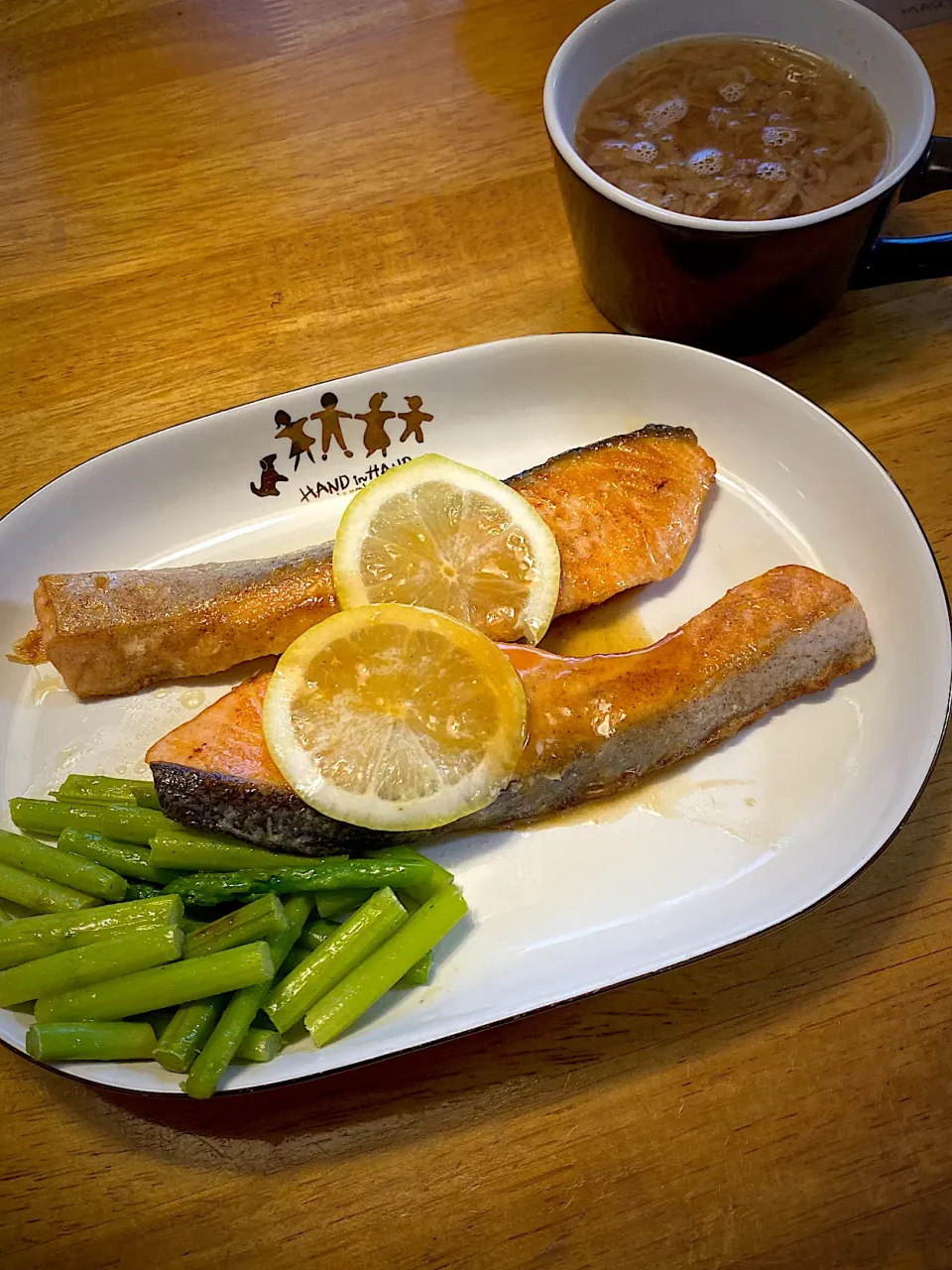 鮭のムニエルのレモンソースと、オニオンスープ|もえさん