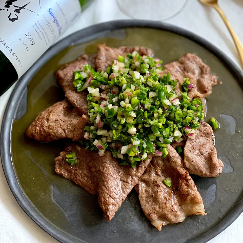 ⚜️🥩⚜️宮崎牛で焼肉🌿🫑🌿ピーマンとししとうのグリーンサルサソース|ゆきぽん@ゆきの家飲み料理さん