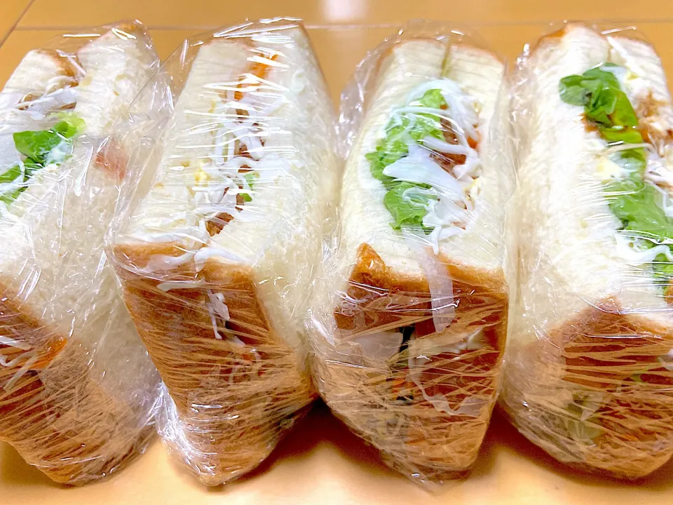 Snapdishの料理写真:野菜たっぷりコロッケサンド🥪|サチ😊さん