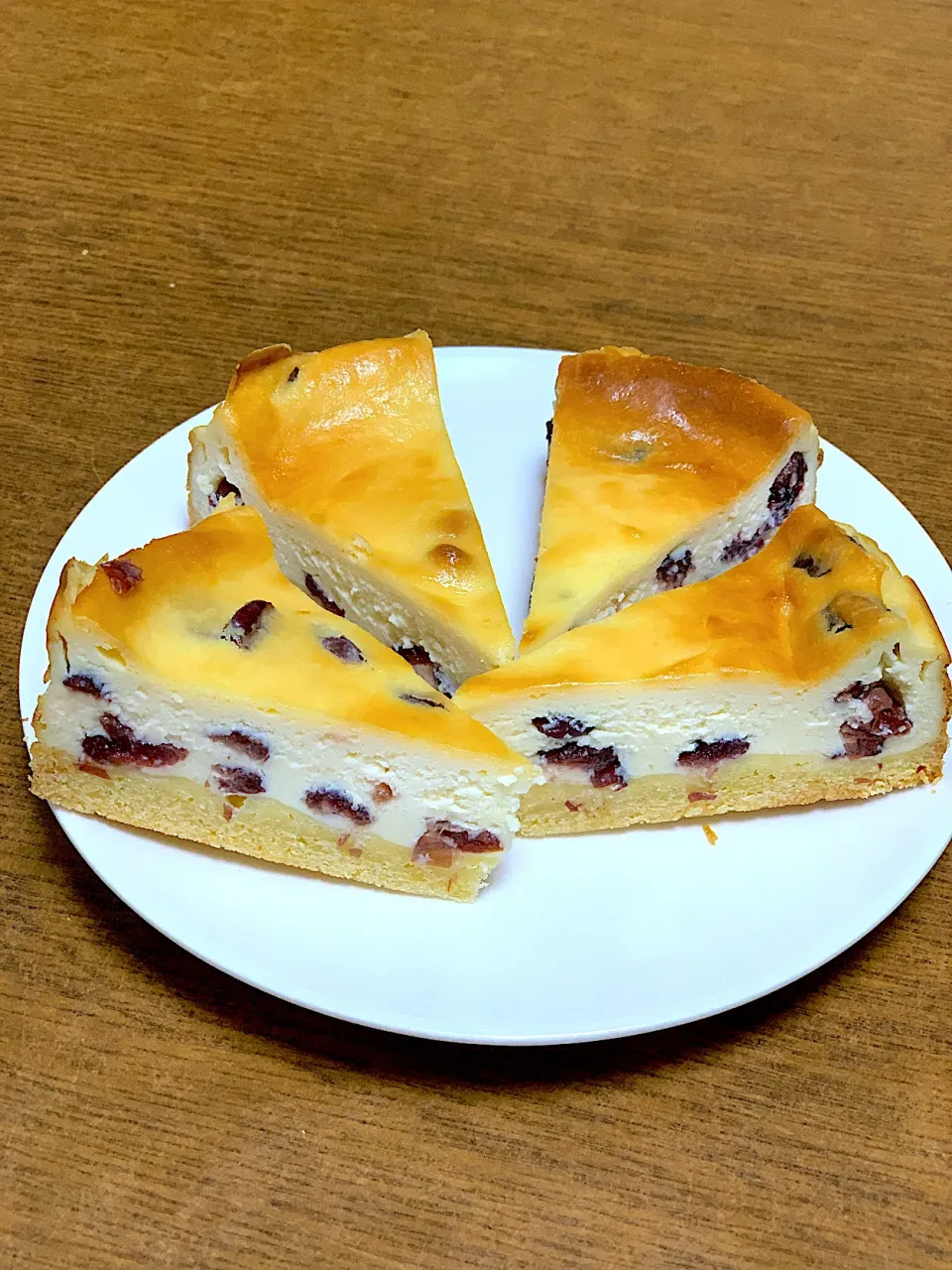 ベイクドチーズケーキにラムクランベリーを入れて焼いてみました|Akemi Alexandruさん