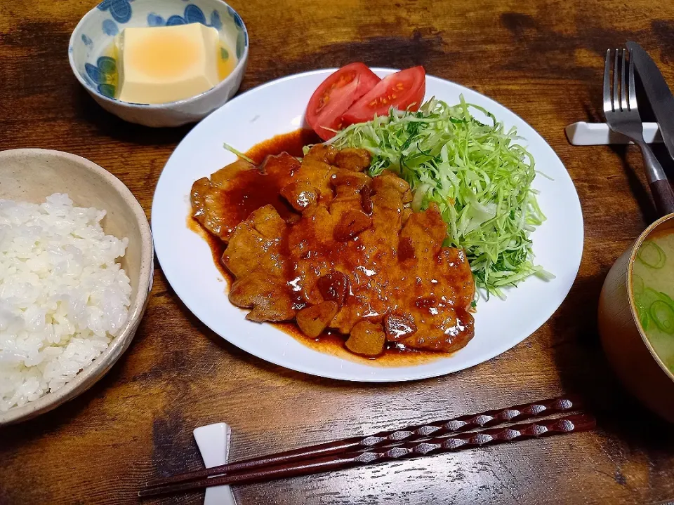 ・トンテキ
・玉子豆腐
・もやしのみそ汁|ちりさん