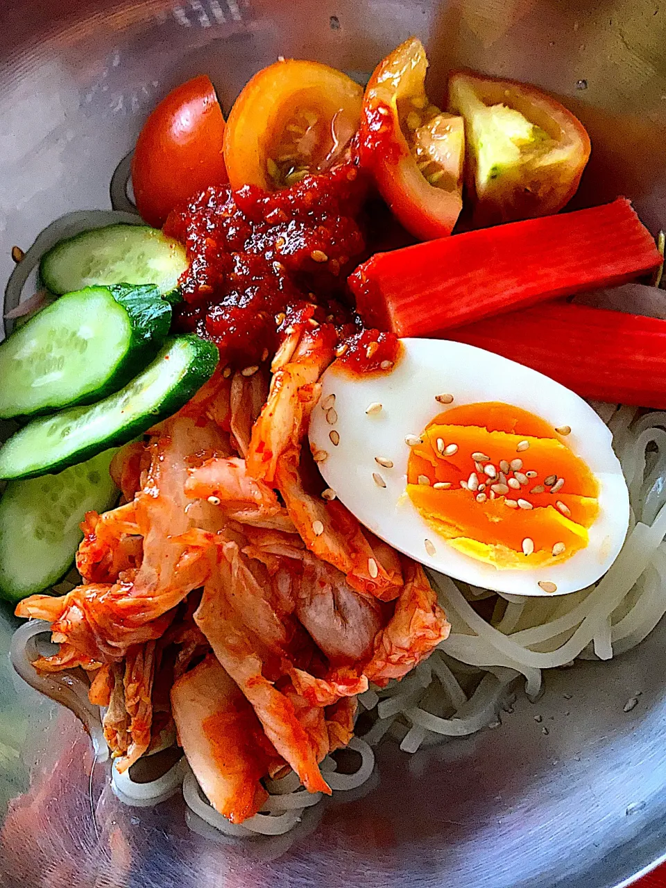 ビビン麺🇰🇷비빈 냉면 🌶プランターの収穫トマト🍅を添えて|ジュンコ バイヤーさん