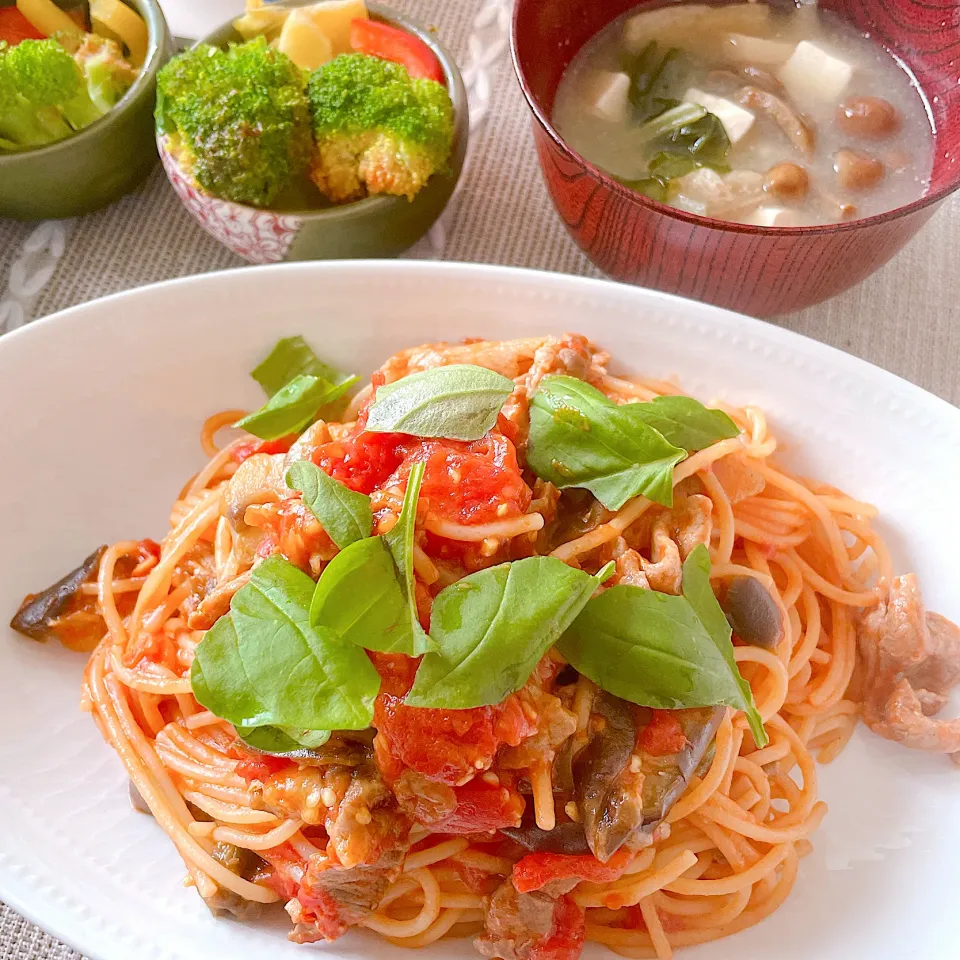 トマト缶で作る！簡単！豚肉とナスのトマトパスタ|Kanaeeeeさん