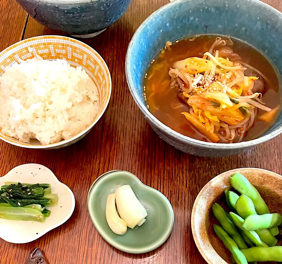 晩ごはん♯キムチチゲ♯野菜料理♯コウケンテツさんレシピ♯枝豆♯小松菜おひたし♯らっきょう甘酢|小松菜さん