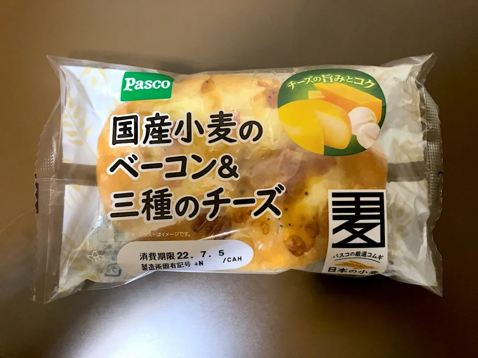 Pasco 国産小麦のベーコン&三種のチーズ|ばーさんさん