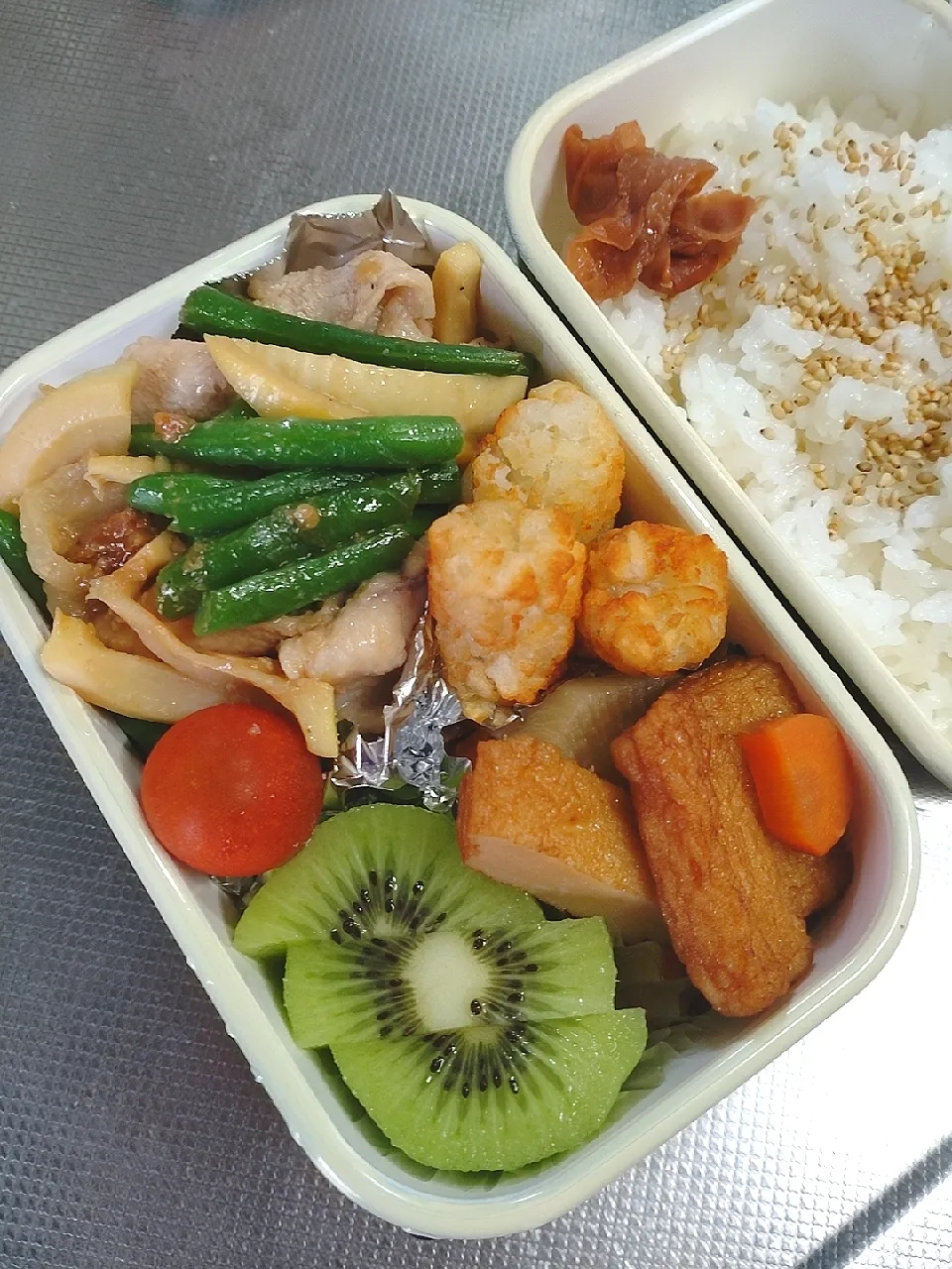 Snapdishの料理写真:筍と豚こま炒め弁当|ぱんださん