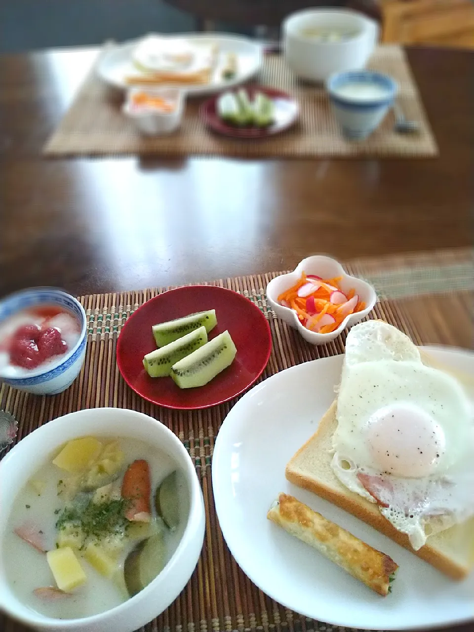 朝ごはん☔！|まめころさん