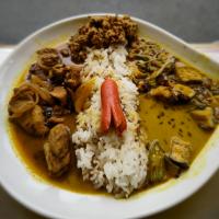 オクラと茄子のミックスダルーカレー+バターチキンカレーのあいがけカレwithタコさんウインナー🐙🍛