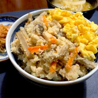 栗原はるみ先生レシピより鯖そぼろとスクランブルエッグの二色丼 シュトママ Snapdish スナップディッシュ Id Xc0pma