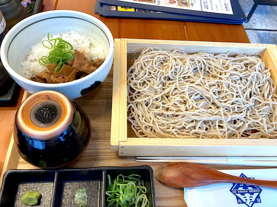 角屋のもつ煮丼と蕎麦@伊勢角屋麦酒(新橋)|yoooochanさん