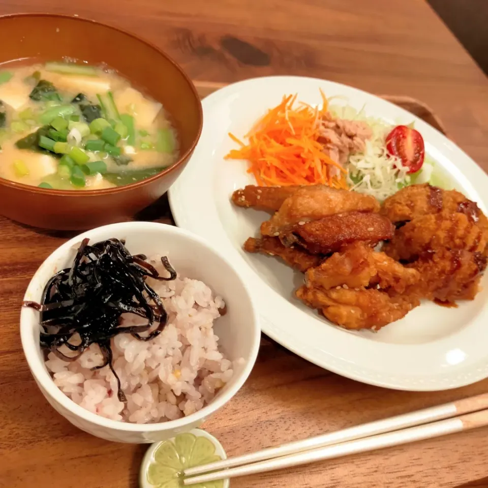 手羽中の唐揚げ、コロッケ
豆腐の味噌汁
雑穀ごはん|うりさん