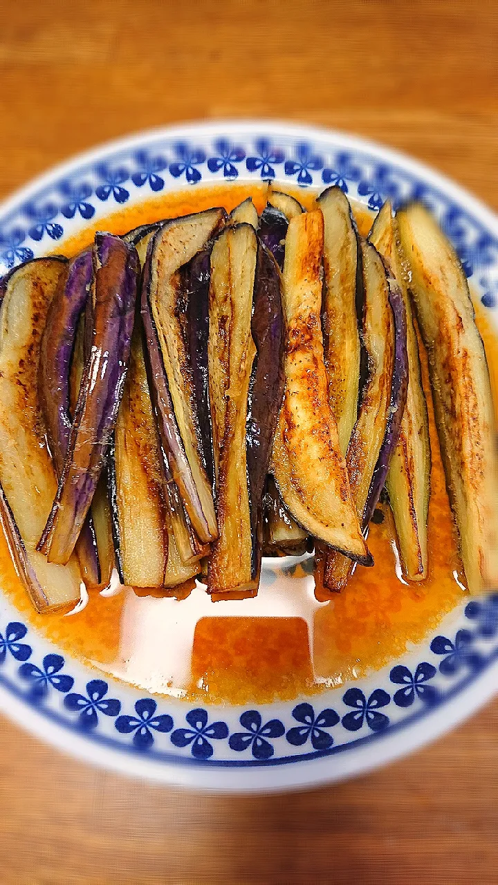 昨夜のナス🍆🍆🍆
今の時期ナスが美味しいです(*^^*)
今回は焼きナス+しょうがとだし醤油
これだけでご飯いっぱいたべられるΨ( 'ч' ☆)
ナスが甘くて美味しい~~~(❁´ω`❁)|まなみさん