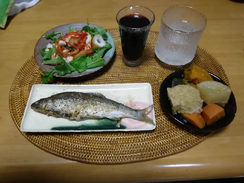 2022.7.5

鮎のムニエル
根菜とあげの煮物
竹輪 カニかま ベビーリ―フのサラダ|tamikichiさん