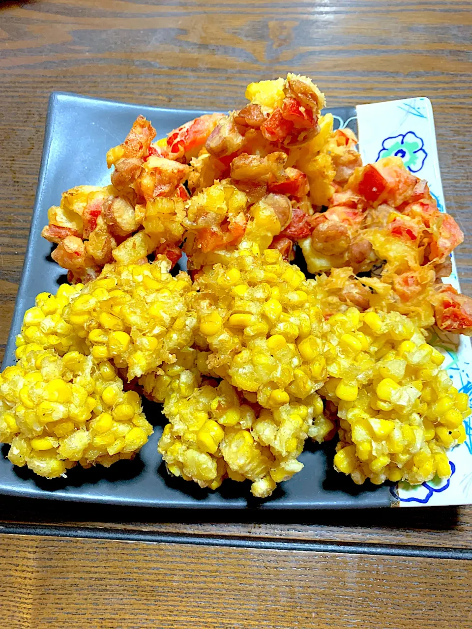 パプリカとソーセージのかき揚げ^_^とうもろこし🌽のかき揚げ^_^うまうま。^_^|きよっさんさん