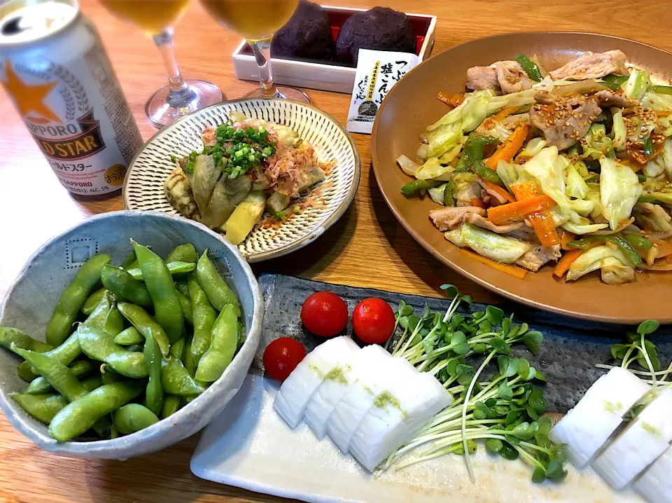 豚ロース生姜炒め　焼き茄子　板わさ　茶豆|じゅんさんさん