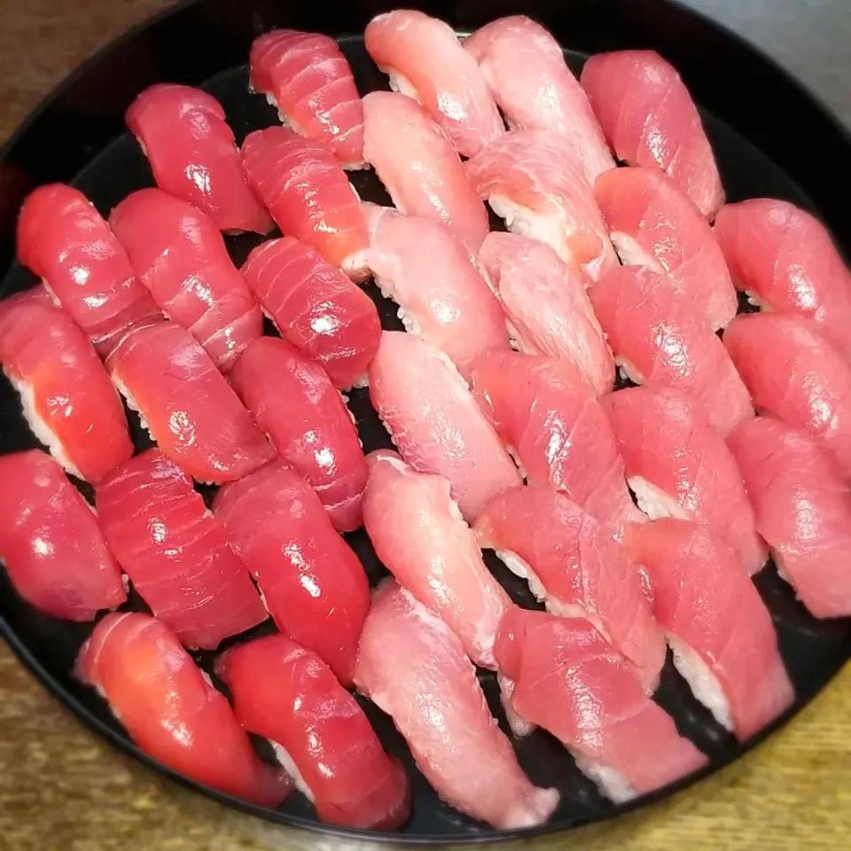 マグロのにぎり寿司🍣|ぱんだのままんさん