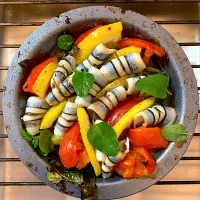 鹿児島ならではのキビナゴと夏野菜のレモンアヒージョ