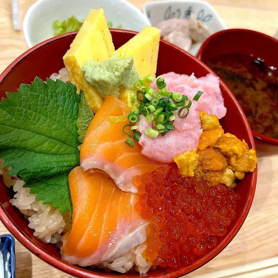 上三点丼@海蔵(月島)|塩豚骨さん