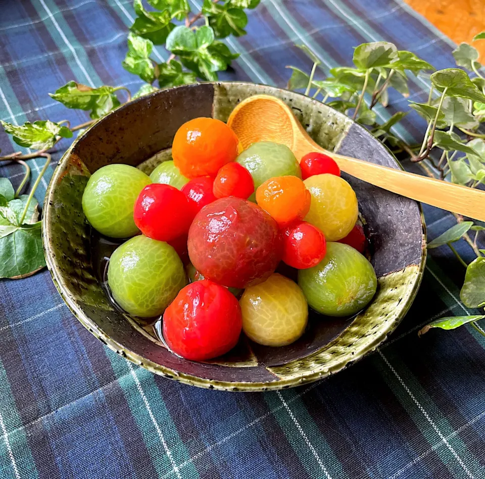 🍅昆布出汁利かせてシンプルで自然な塩、ほんのり酸味を加えた色々プチトマトの出汁浸し🍅|Hollyさん