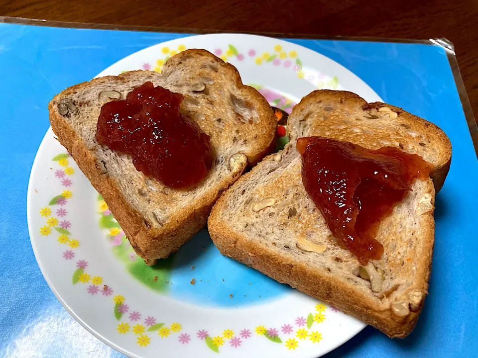 いちごジャムトースト🍓|はっちぃさん