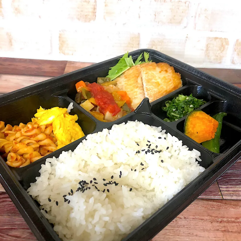 カレイのバター焼き弁当！|沖縄「ピロピロ」ライフさん