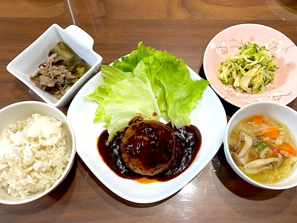 冷凍チーズ入ハンバーグ　野菜スープ　きゅうりと鶏むねの香味和え　なすと豚肉のオランダ煮|おさむん17さん