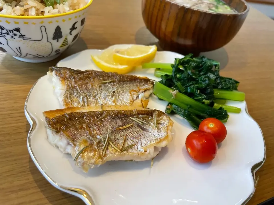 鯛のローズマリー焼き|おーたたくとさん