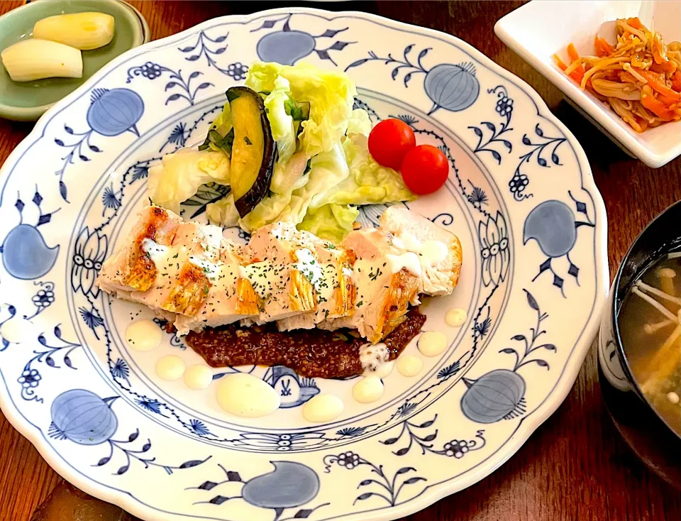 晩ごはん♯鶏むね肉のソテー♯キャベツ、茄子の浅漬け|小松菜さん