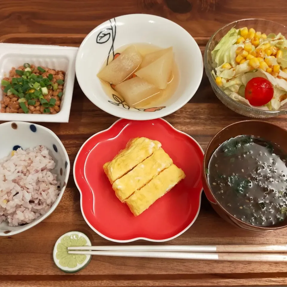 だし巻き卵
冬瓜の煮物
サラダ
もずくスープ
納豆
雑穀ごはん|うりさん