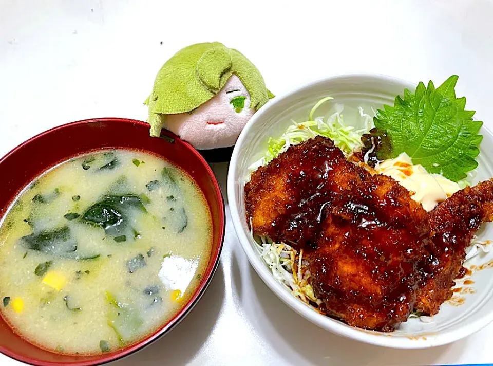 ソースカツ丼 ほうれん草とコーンのバター味噌汁|もりさん