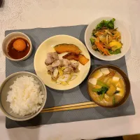 Snapdishの料理写真:小アジの南蛮漬け、鶏肉とネギ焼き、
キミ玉、豆腐の味噌汁|ともさん