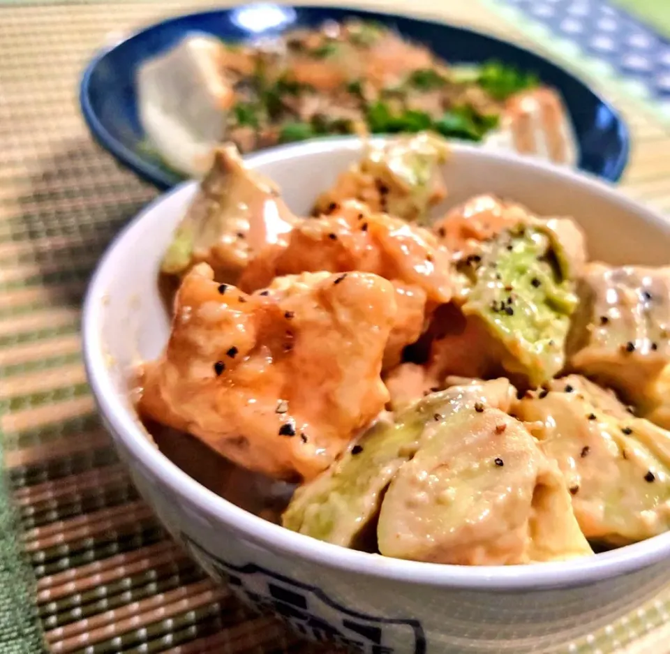 Snapdishの料理写真:アボカド×鶏☆オーロラ丼
ねぎだく湯豆腐|マギーさん